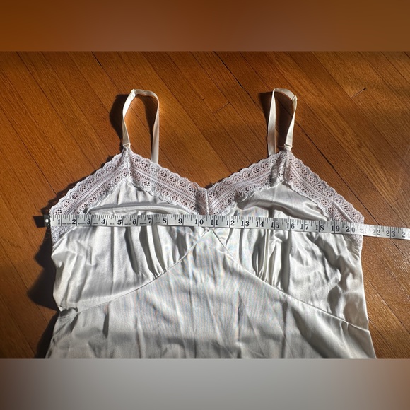 Vintage White Lace Nylon Tricot Slip, Size 44 (Modern XL) - Picture 5 of 10